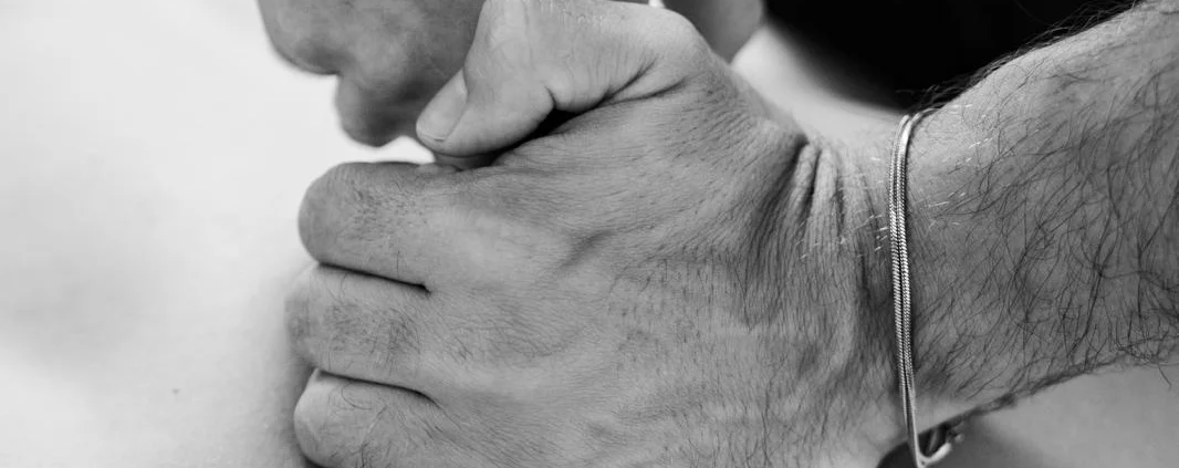 Fotografía de ejemplo de técnicas de osteopatía, ejemplificando qué es la osteopatía.